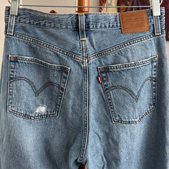 Levi's - Ribcage Straight Ankle Jeans in Medium Wash - Picture 11 of 16